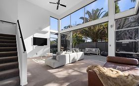 Modern Home Central Mount